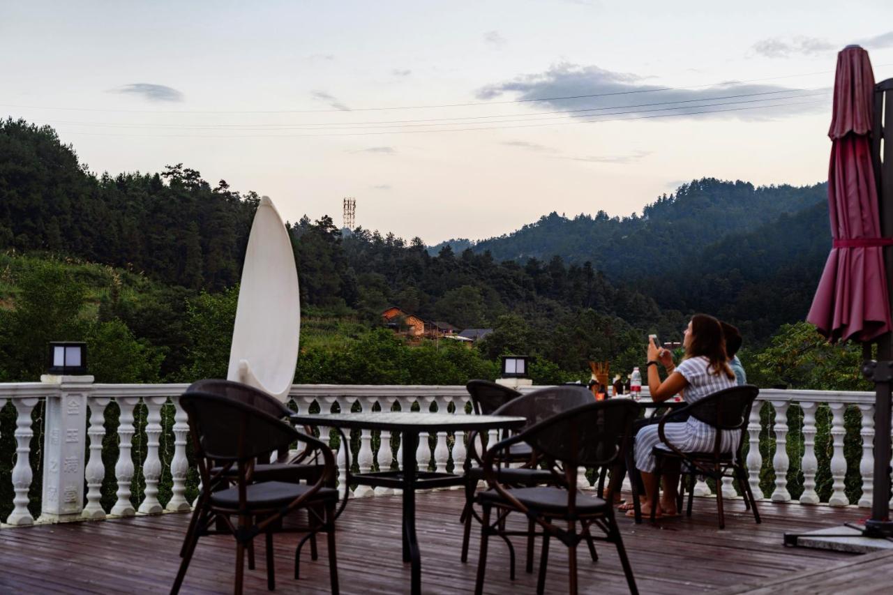 Whispering Mountains Boutique Hotel Жангжиаже Екстериор снимка