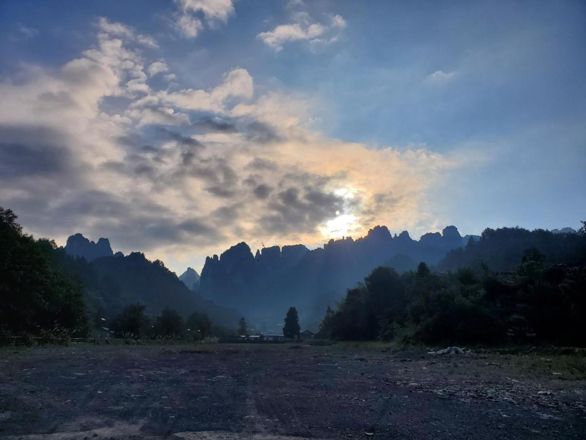 Whispering Mountains Boutique Hotel Жангжиаже Екстериор снимка